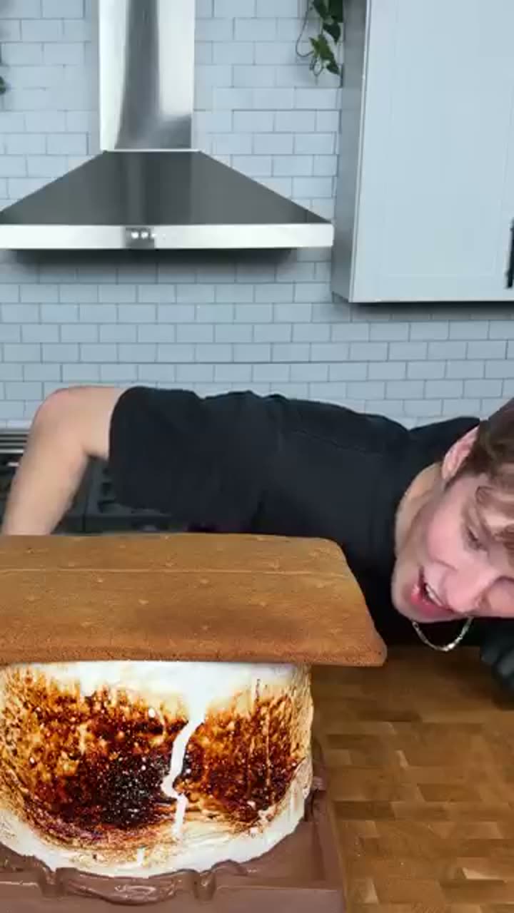 frame at 0:21-0:25